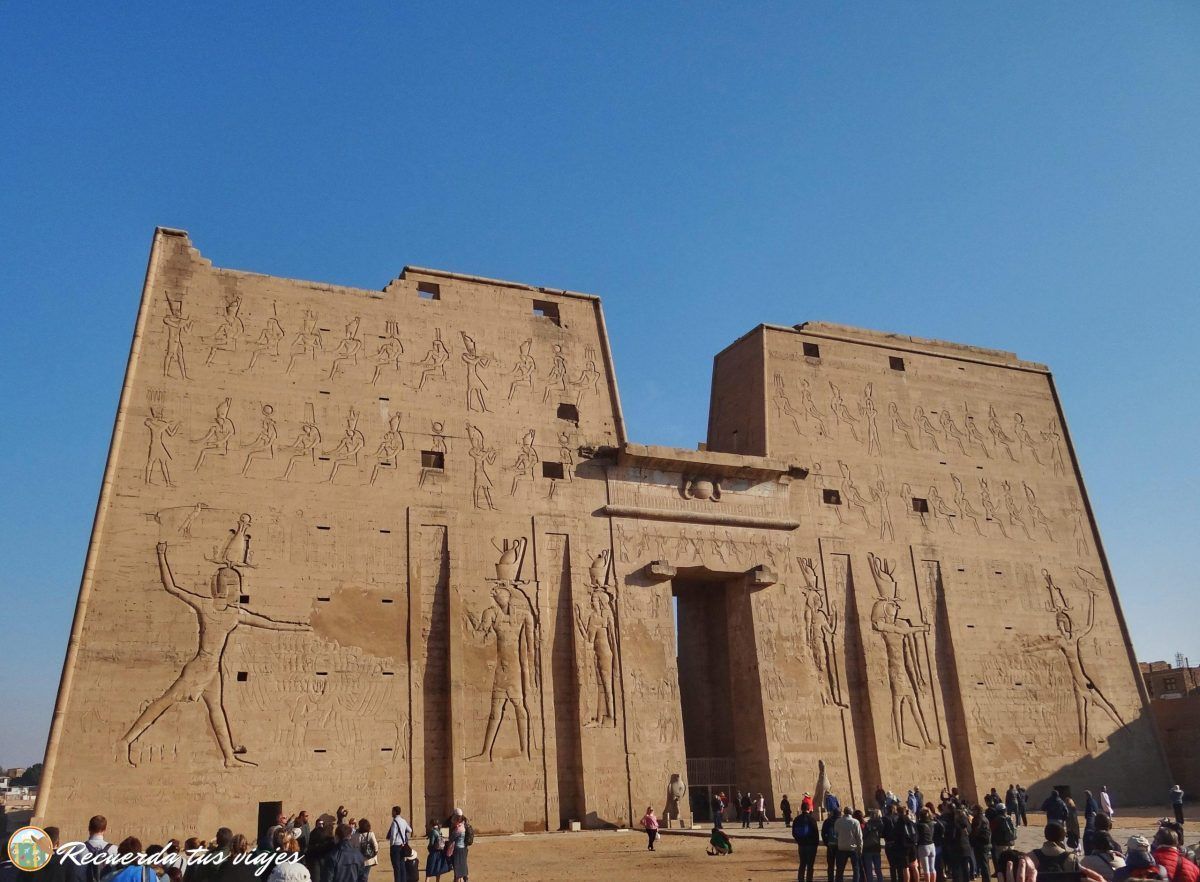 Qué ver en Egipto - Entrada Templo de Edfú