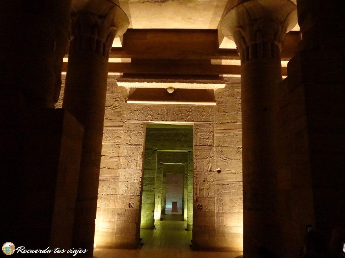 Organiza tu viaje a Egipto - Pasillo Templo de Isis en Philae