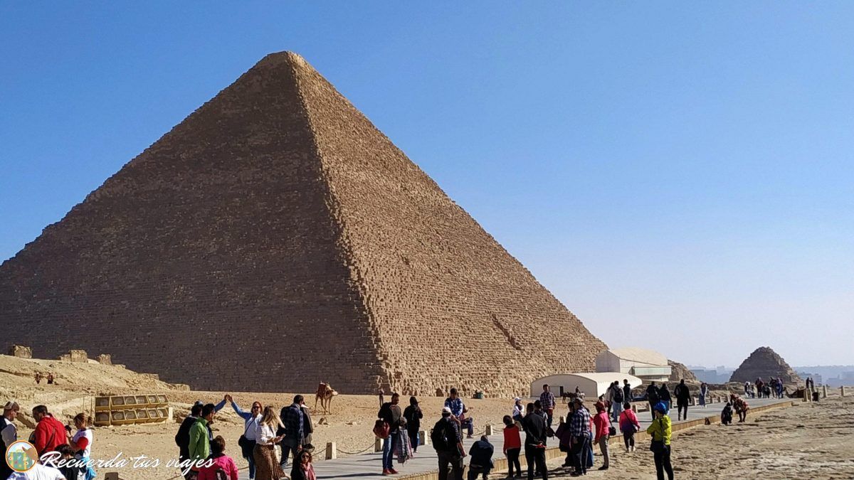 Organiza tu viaje a Egipto - Pirámide de Keops desde atrás