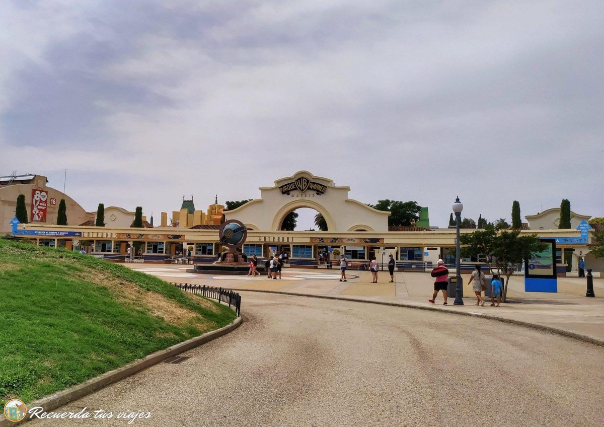 Entrada parque Warner