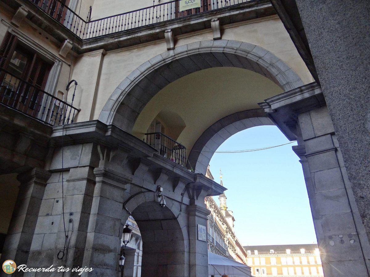 Curiosidades de la Plaza Mayor de Madrid - Balcones escondidos