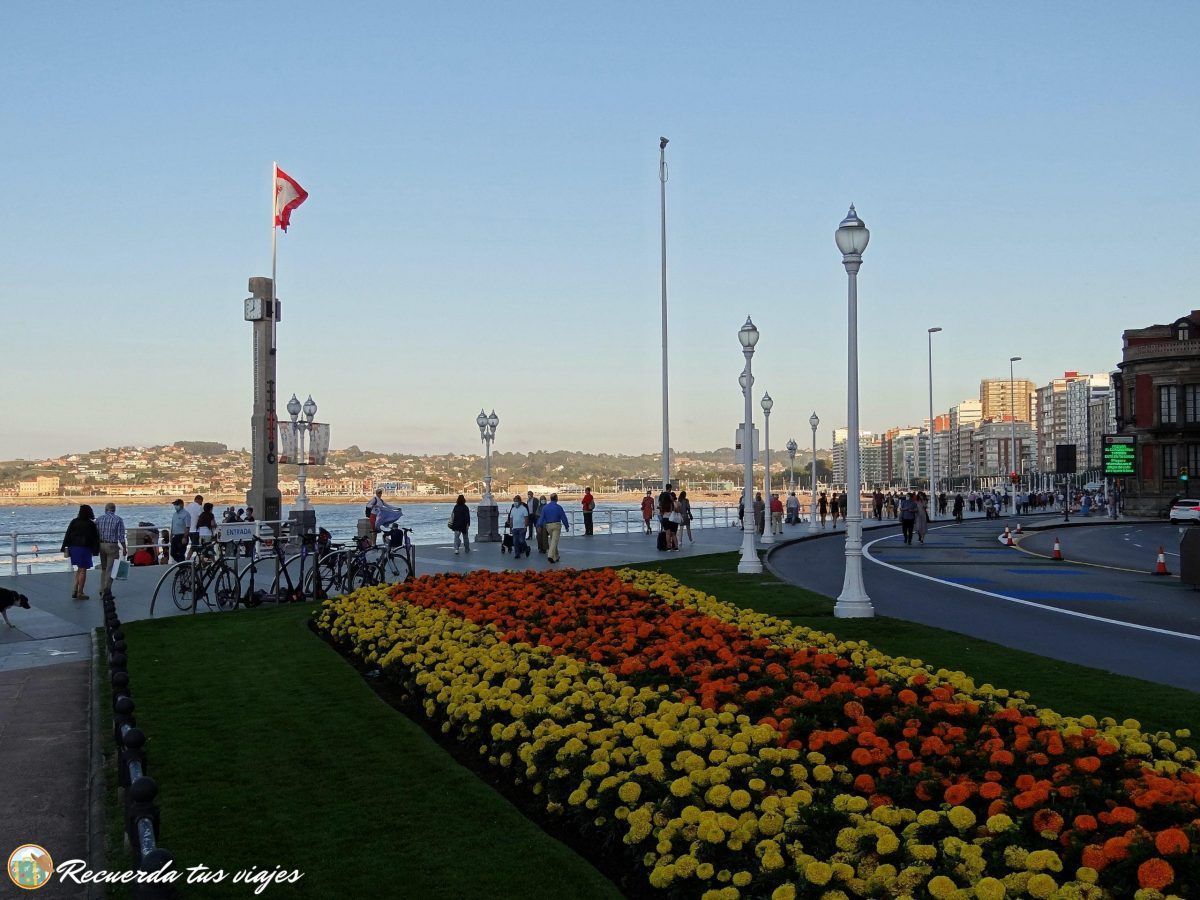 Paseo de la playa de San Lorenzo