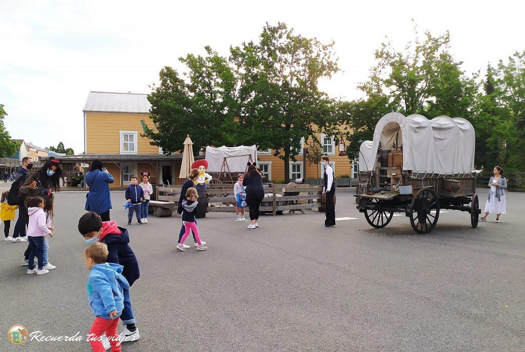 Encuentro con personajes en el hotel Cheyenne