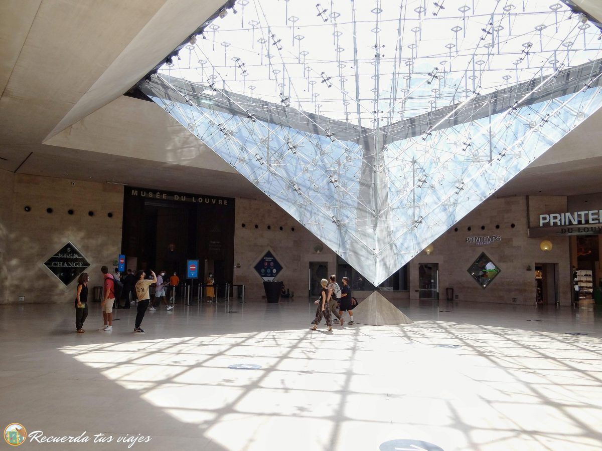 Acceso al Louvre desde el Carrusel