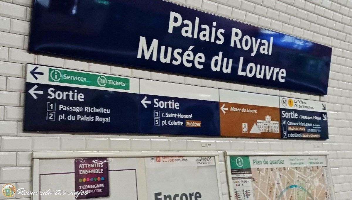 Acceso al museo desde el metro