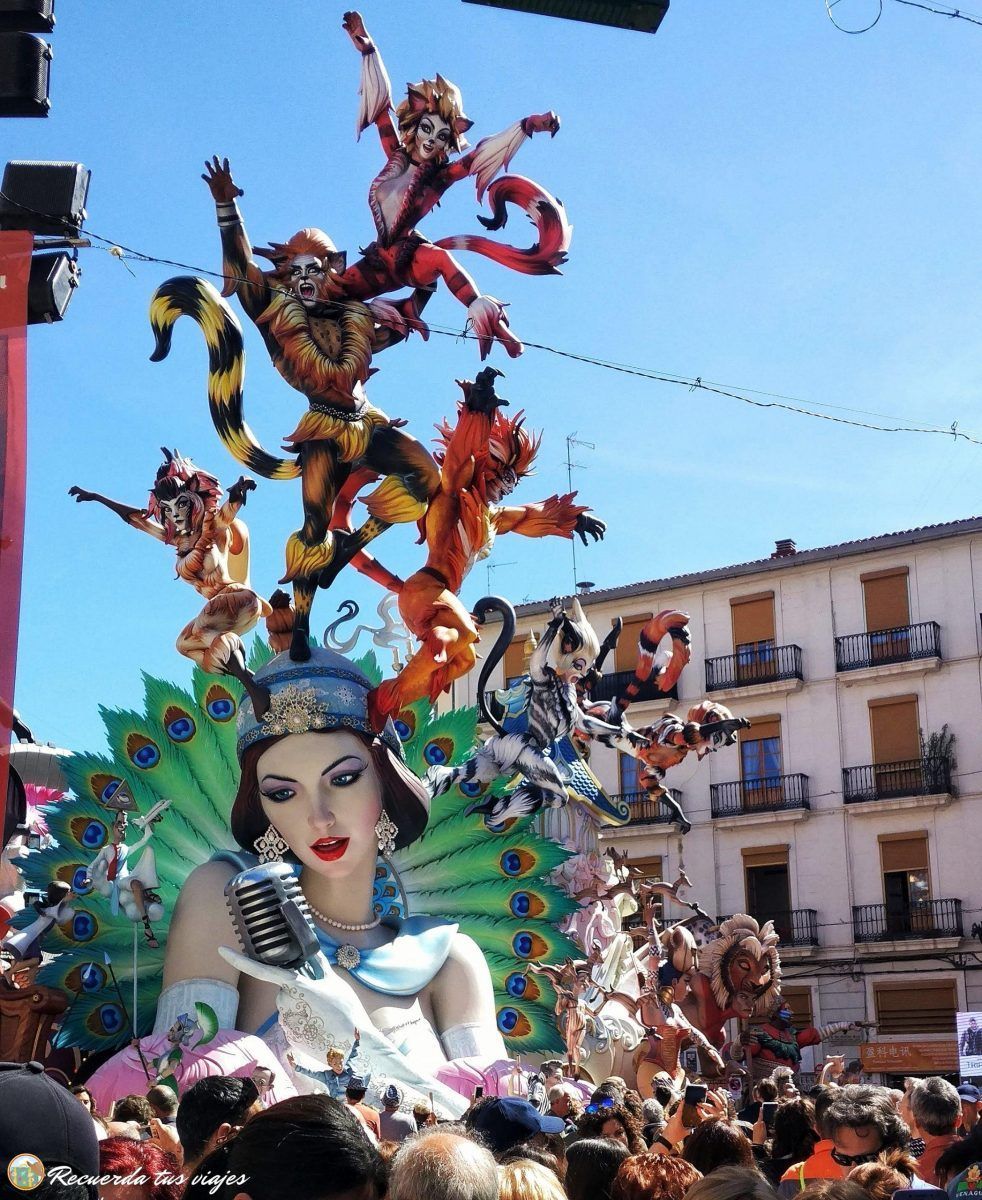 Falla dedicada al espectáculo