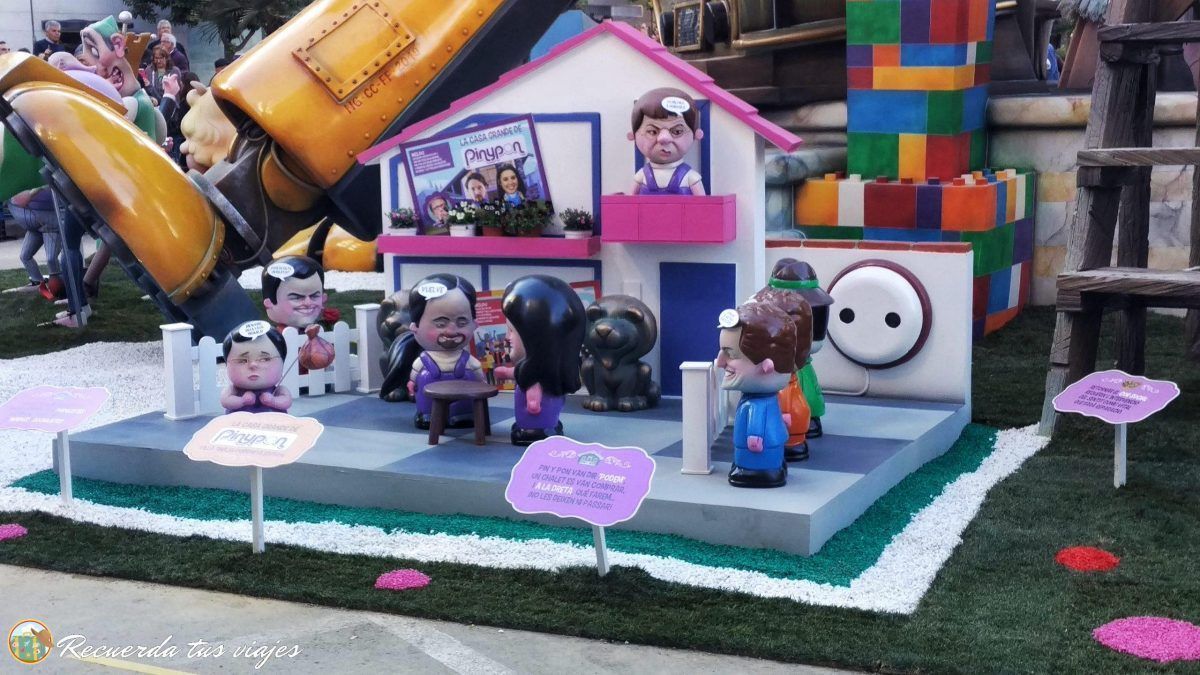 Visitar las fallas de Valencia - Ninots de crítica