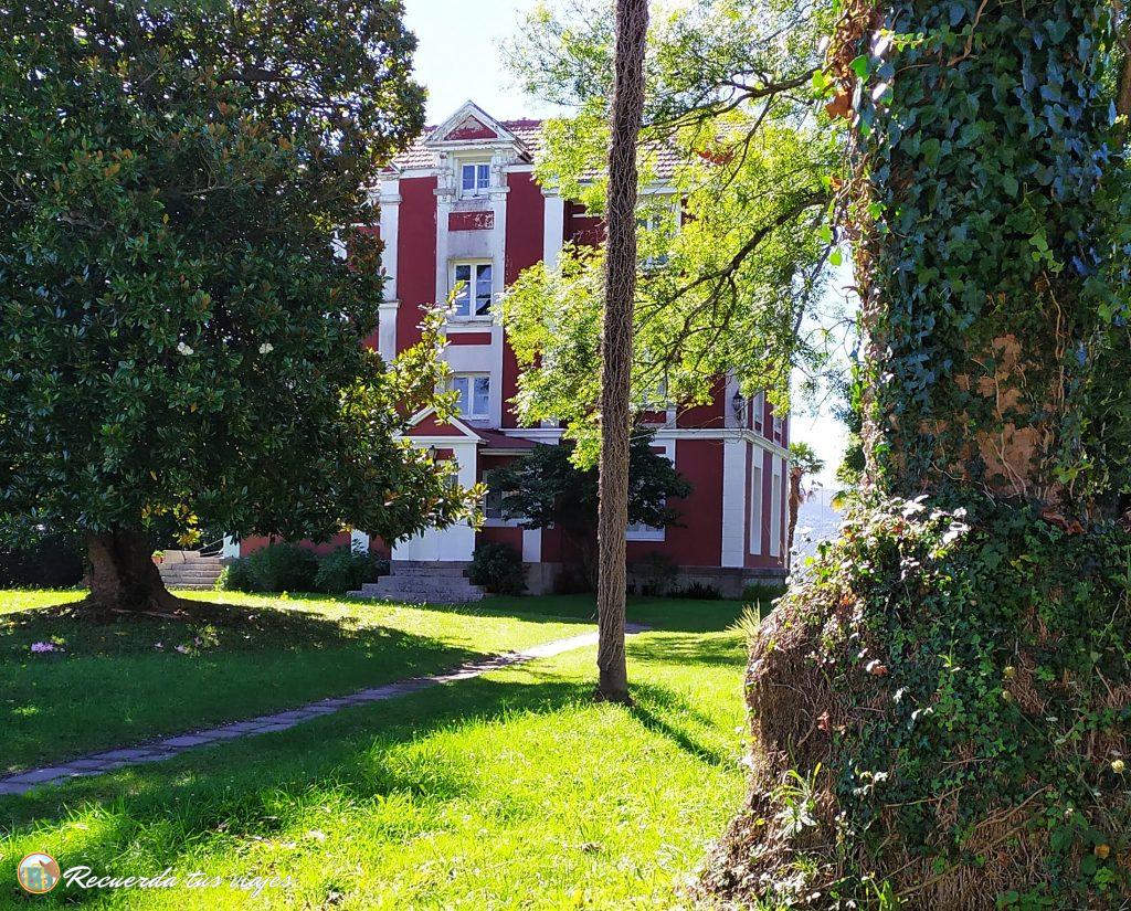 La casa roja - Casas de indianos de Colombres