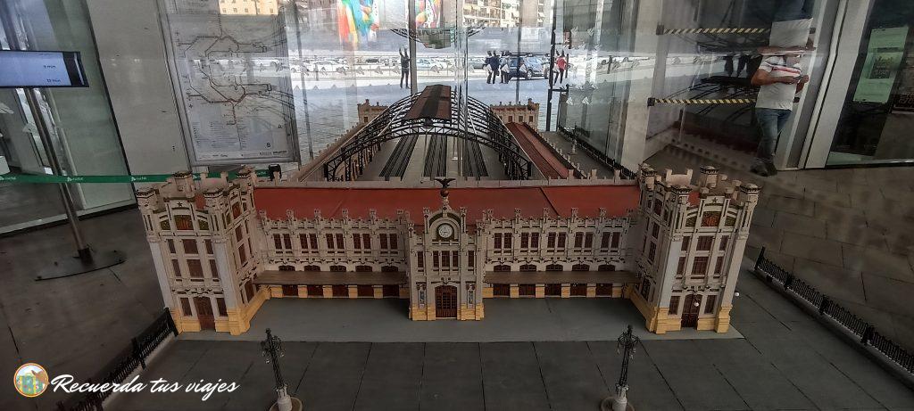 Maqueta de la estación del Norte de Valencia - Cómo viajar en Renfe con niños