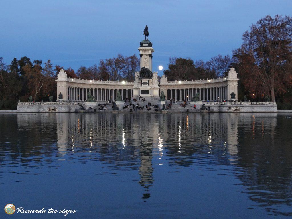 Monumento a Alfonso XII - Ver el Parque del Retiro de Madrid en medio día