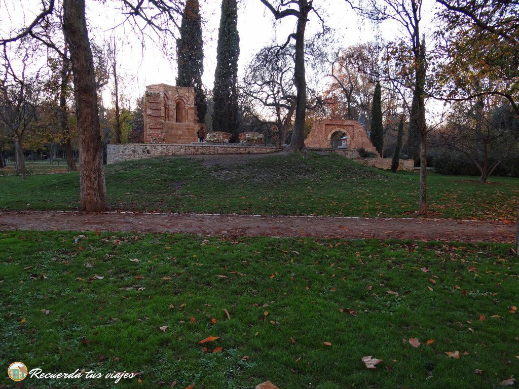 Ruinas de San Pelayo y San Isidoro - Ver el Parque del Retiro de Madrid en medio día
