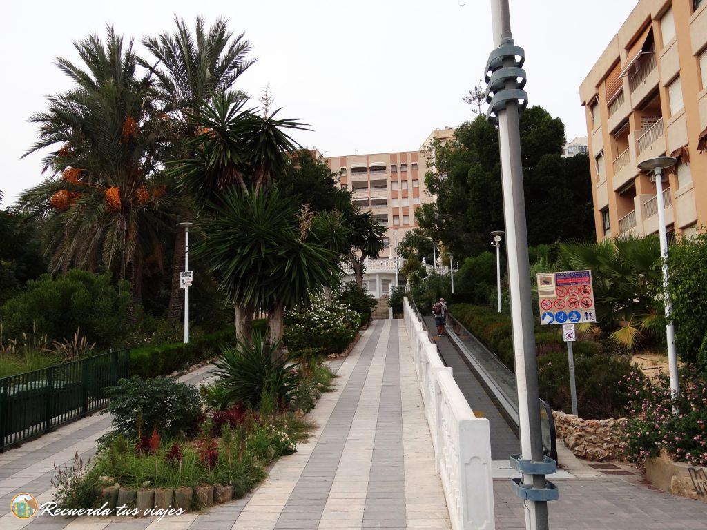 Rampas automáticas del paseo marítimo a la calle principal - Que ver en Villajoyosa en 1 día