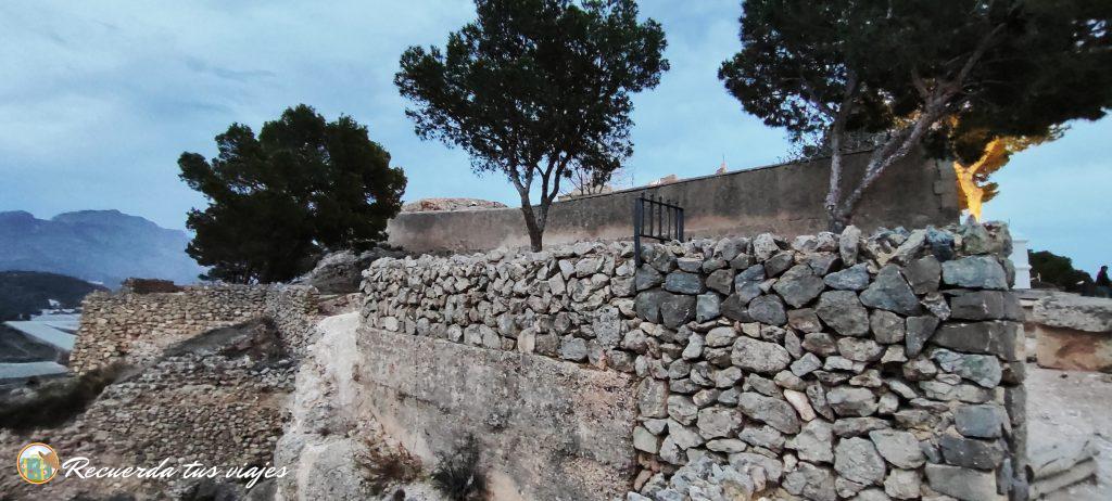 Murallas del castillo - Qué ver en Polop de la Marina