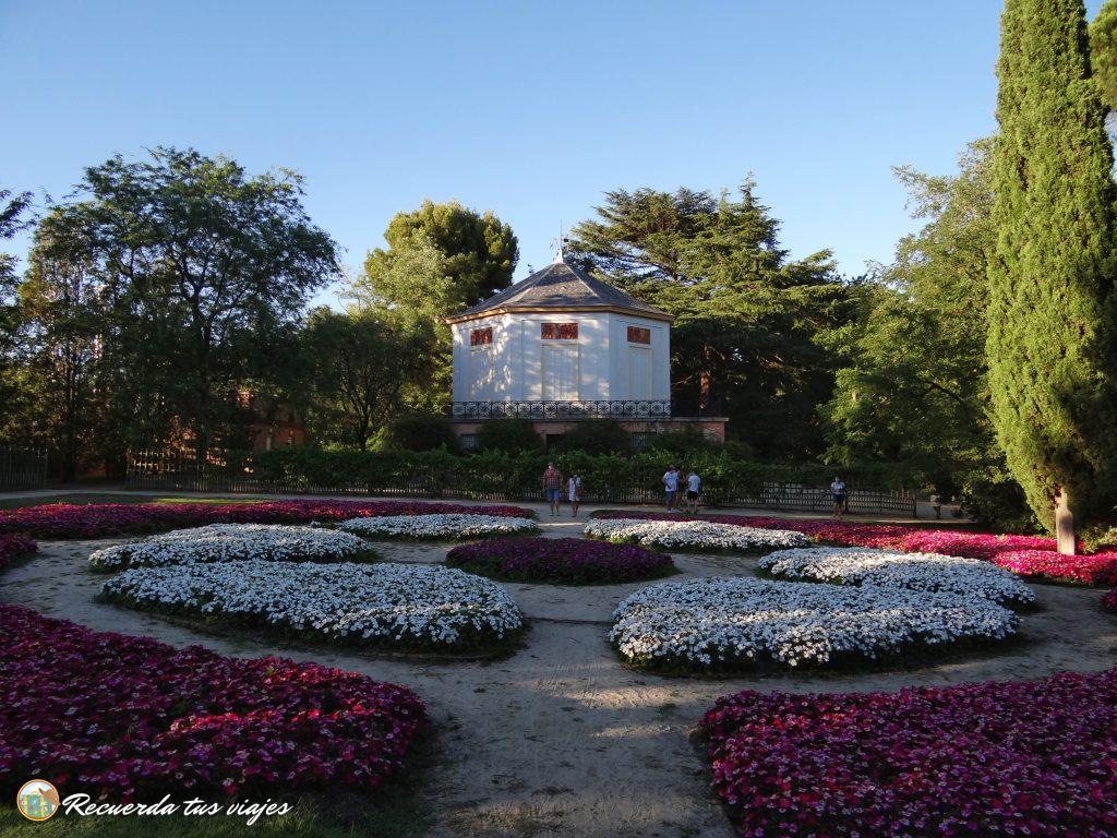El casino de baile - Visitar el El jardín del Capricho en Madrid