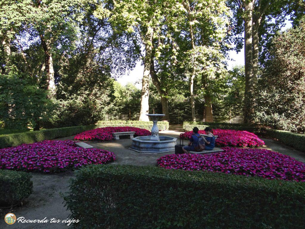 Fuente octogonal - Visitar el El jardín del Capricho en Madrid