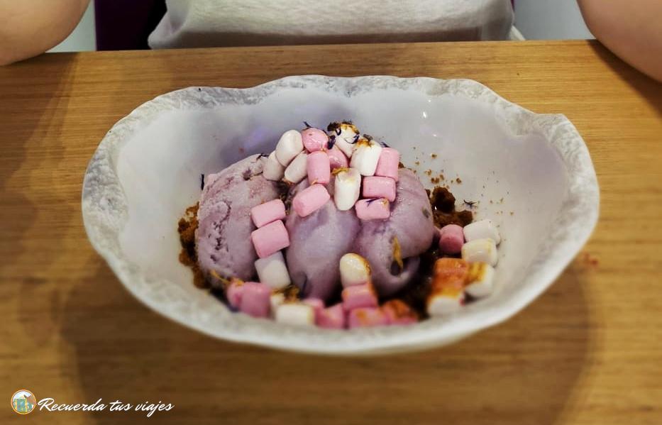 Helado de yogurt de violeta