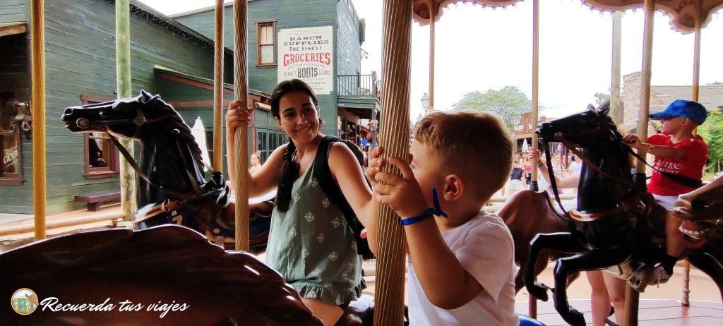 El Carrousel con niños - PortAventura con un niño menor de 3 años