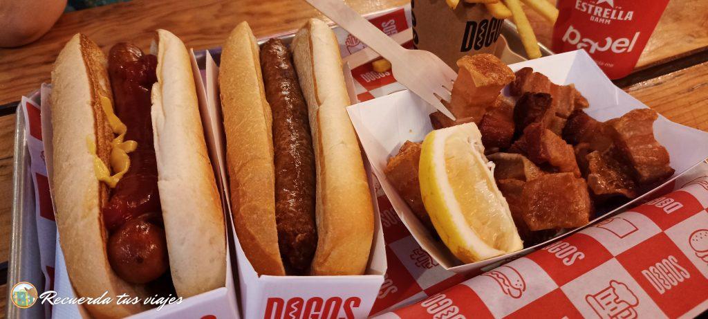 Perritos calientes y torreznos en Dogos
