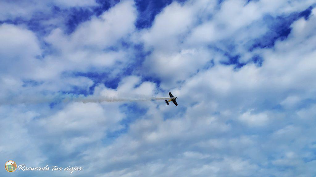 Exhibición de acrobacias aéreas - Exhibición aérea de mañana en Cuatro vientos
