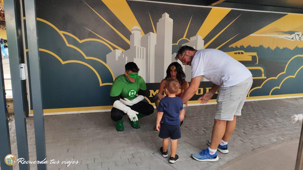 Encuentro con Superhéroes - Parque Warner para un niño menor de 3 años