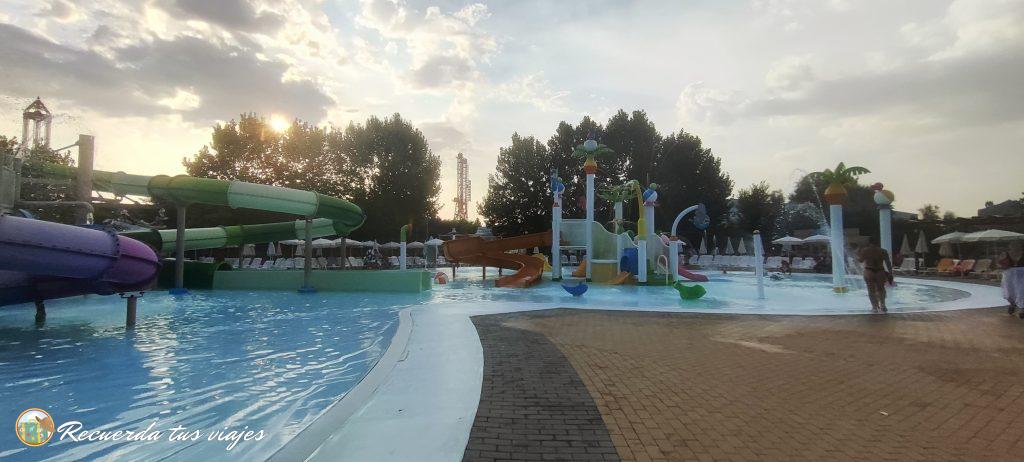 ¡Todos al Agua! - Parque Warner Beach con un niño de 3 años